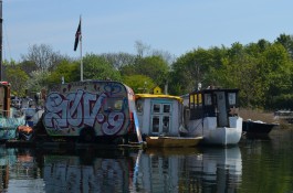 Christiania kıyısındaki tekne evler